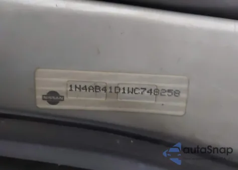 1998 Nissan Sentra Gle/Gxe/Xe z USA, uszkodzony, nr VIN 1N4AB41D1WC748258